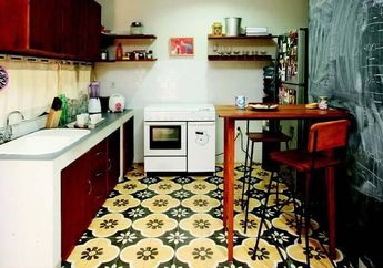 Mertua Dibikin Melongo, Foto Desain Dapur Tampak Klasik Karena Lantainya Dilapisi Material Ini