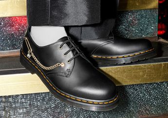 Swarovski x Doctor Martens Hadirkan Dua Boot Bertabur Kristal!