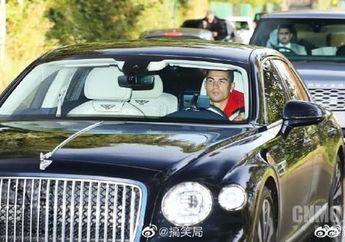 Ronaldo Ketahuan Pakai Huawei Mate RS Porsche Design 2018, Ini Speknya