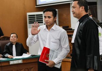 Bharada E Tertawa Dengar Pengakuan Ricky Rizal hingga Hakim Singgung Pencurian Ini
