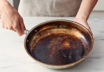Jangan Dikerok, Cara Menghilangkan Kerak Gosong Wajan dengan Bahan Baking Soda Ini Bisa Dicoba di Rumah