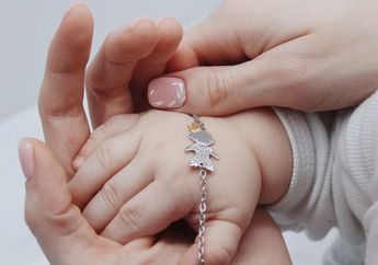 Kumpulan Nama Bayi Perempuan Islam yang Lahir di Bulan Desember, Punya Makna Apa?
