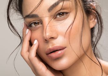 Bikin Kulit Rusak, Ini 8 Kerugian Kalau Kita Pakai Makeup Tiap Hari!