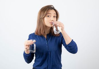 Bukan 8 Gelas Sehari, Begini Aturan Minum Air Putih yang Tepat, Jangan Salah Kaprah Lagi