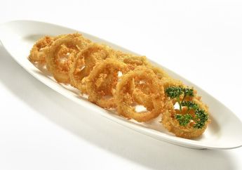 Cara Menggoreng Bawang Bombay Crispy Supaya Tidak Lembek Tanpa Tepung Bumbu, 2 Bahan Ini Kuncinya