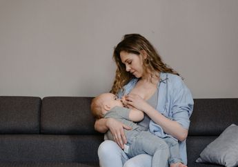 Pahami Risiko Ibu Menyusui Saat Hamil dan Tips Aman Melakukannya