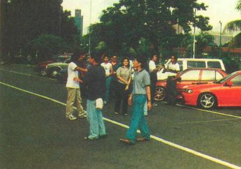 Senayan: Lokasi Nongkrong Aesthetic Klab Otomotif Anak Muda Era 90an