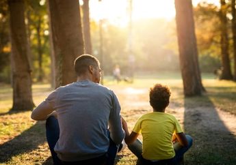 Peran Ayah Berperan Sama Mengajarkan Anak Hadapi Kekalahan, Ini Hal yang Perlu Dilakukan