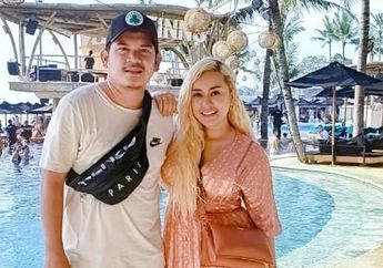 Tinggalkan Suami yang Terjerat Kasus Korupsi Rp 27 Miliar, Pedangdut Ini Banting Setir Jualan Keripik, Kini Tinggal di Kontrakan