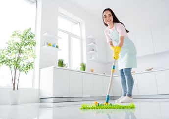 Tanpa Perlu Pembersih Lantai, Cuma Tambah Baking Soda ke Air Pel Saja Hasilnya Bikin Dipuji Seisi Rumah
