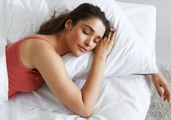 Ingin Tidur Nyenyak? Coba Semprotkan Pewangi Alami Bantal dan Sprei Buatan Sendiri Ini, Pasti Bikin Bahagia Rasakan Hasilnya