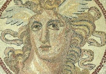 Mosaik Misterius dengan Gambar Medusa Ditemukan di Vila Romawi Kuno