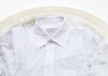 Pakai Secangkir Bahan Dapur Saja, Begini Cara Mudah Memutihkan Seragam Putih Anak yang Menguning