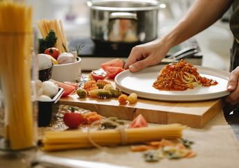 7 Masalah Kesehatan Akibat Makan Berlebihan, Termasuk Kesehatan Mental