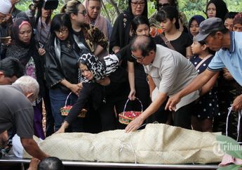 Innalillahi Wa Innailaihi Rojiun, Jenazahnya Harus 3 Kali Dimandikan dengan Deterjen, Artis Cantik Ini Meninggal Dunia Usai 2 Tahun Melawan Penyakitnya