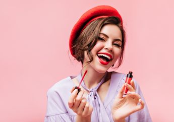 Tips Membuat Lipstik Tahan Lama. Jangan Lupakan Eksfoliasi Bibir!