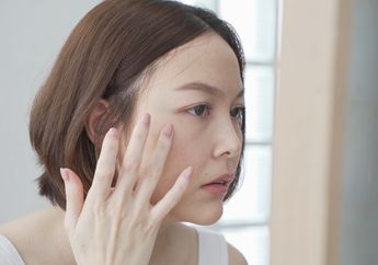 Tak Perlu Masker! Ini Cara Menghilangkan Mata Panda dengan Es Batu