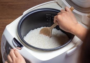 Tak Perlu Beras Mahal, Masak Nasi Pakai Rice Cooker Hasilnya Bisa Super Pulen Kalau Tambahkan 1 Bahan Ini, Cobain deh!
