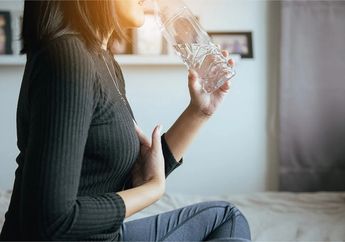 Cara Ampuh Mengatasi Asam Lambung Naik Cuma dengan Minum Air, Ada Dua Jenis Air yang Ternyata Ampuh Banget