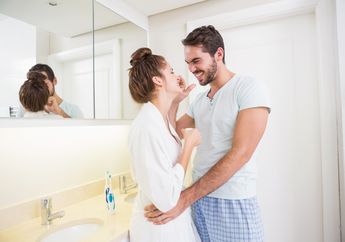 Ingin Gairah Hubungan Intim Meningkat? Coba Bercinta di Kamar Mandi