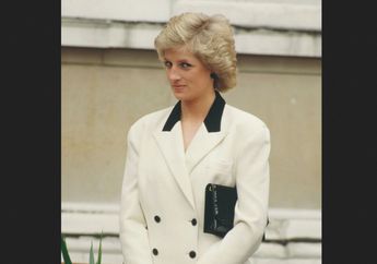 Mengintip Pesona Princess Diana Tampil Menawan dengan Blazer Putih