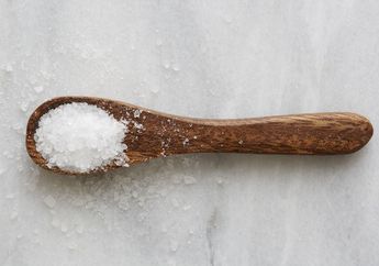 Manfaat Rutin Tabur Garam di Sekitar Rumah, Usir Energi Negatif?
