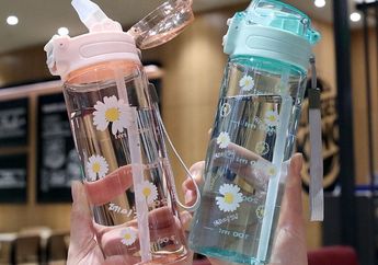 Ngapain Beli Baru, Botol Minum Plastik yang Kusam Bisa Bersih Bening Seperti Baru Lagi Cuma Dibersihkan Pakai Cuka, Begini Caranya