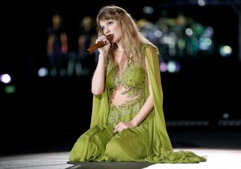 Taylor Swift Dilempari Barang Penggemar di Konser The Eras, Netizen: Stop Kebiasaan Itu!