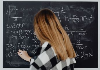 Menggambar Vektor, Kunci Jawaban Aktivitas 1.2 Halaman 7 Fisika Kelas XI Kurikulum Merdeka
