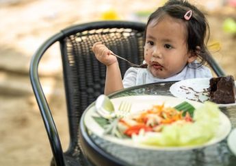Kapan Anak Boleh Makan Pedas? Simak Ulasannya yang Penting untuk Moms