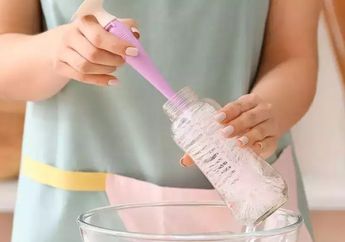 Bersih Tanpa Disikat, ini Dia 3 Cara Ampuh Membersihkan Botol Minum Plastik dari Kotoran, Hitungan Menit Bisa Kinclong Seperti Baru