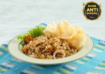 Si Kecil Pasti Loncat Gembira Kalau Bekalnya Hari Ini Resep Nasi Goreng Cumi dan Ebi yang Enak Pakai Banget!