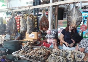 Iseng-iseng Rendam Ikan Asin Pakai Air Garam, Tetangga Satu Kompleks Sampai Antre Bawa Piring, Ada Apa?
