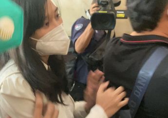 Sutradara Ngakunya Legal, Terkuak Caranya Berhasil Bujuk Virly Virginia Agar Mau Adegan Syur Meski dengan Bayaran Tersendat