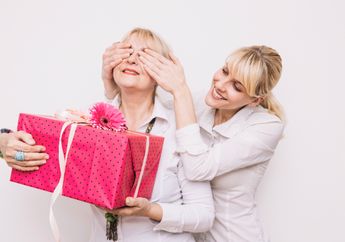 Dijamin Langsung Luluh! Berikut 10 Ide Hadiah Unik untuk Ibu Tercinta yang Sedang Marah