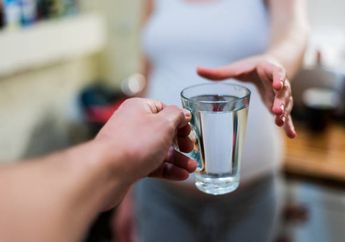 Sering Dianggap Sepele, Kita Pasti Gak Bakal Mau Minum Satu Gelas dengan Orang Lain Lagi Kalau Tahu Bahayanya Begini, Ngeri!