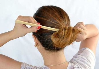 Tiap Pagi Makan Mi Ayam Bisa Gak Tahu, Cuma Iseng Meletakkan Sumpit di Atas Rambut, Bikin Ibu-ibu Satu Komplek Kompak ingin Ikutan