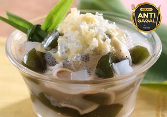 Cara Mengatasi Gerah Akibat Musim Panas Dengan Segelas Resep Es Kelapa Selasih