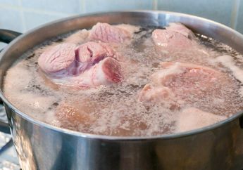 Salah Kalau Di Got, Coba Buang Air Bekas Rebus Daging ke Pot Depan Rumah, Jangan Kaget Kalau Besok Pagi Tetangga Sudah Kumpul Depan Rumah