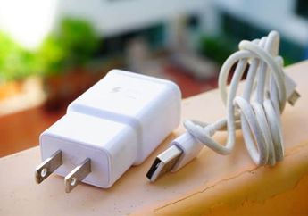 Pakai 3 Bahan Alami Ini untuk Bersihkan Charger HP yang Kotor!
