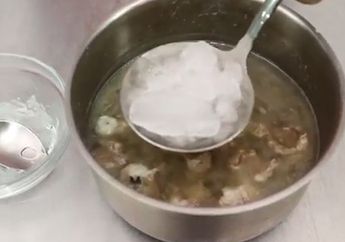 3 Cara Ampuh Menghilangkan Lemak Pada Kuah Kaldu, Salah Satunya Bisa Pakai Es Batu