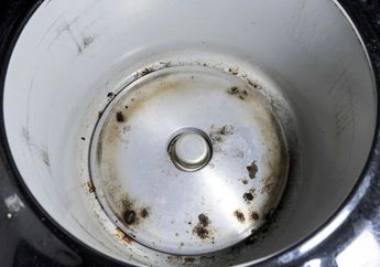 Cara Membersihkan Kerak Gosong di Dasar Rice Cooker, Cuma Digosok Pakai Satu Bahan Dapur Ini Bisa Kinclong dalam Sekejap