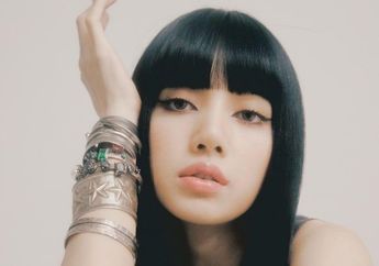 Lisa Rayakan 1 Miliar Streaming Lagu Money dengan Masak Makanan Thailand