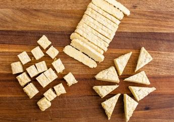 Cuma Iseng Potong Tempe Tipis-tipis Sebelum Digoreng, Seisi Rumah Syok Lihat Tetangga Rela Antre Bawa Piring dan Sendok, Ada Apa?
