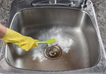 Nyesel Baru Tahu, Bak Cuci Piring Enggak Bakal Pernah Kelihatan Kerak Kalau Rajin Digosok Bahan Dapur Ini, Kinclong dan Bersih Setiap Hari!