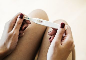 4 Bentuk Garis Tangan Wanita yang Sulit Hamil Menurut Ahli Palmistri