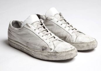 Cuma Modal 2 Bahan Dapur Saja, Begini Cara Ampuh Membersihkan Sepatu Putih yang Kotor dan Penuh Noda
