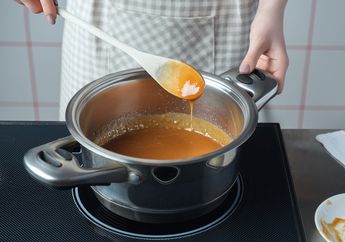 Cara Ampuh Membersihkan Panci yang Lengket Setelah Membuat Karamel, Cuma Modal Direbus 1 Bahan Dapur Ini Bisa Bersih Total Seperti Baru