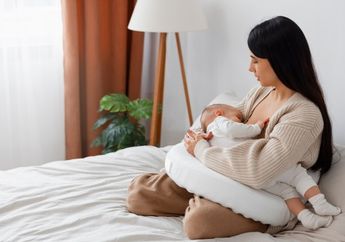 Cara Mengatasi Bayi yang Gumoh Tetapi Masih Ingin Menyusu, Ini Tips untuk Orang Tua