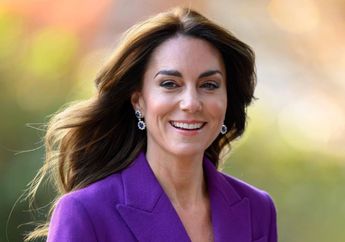 Fashion Kate Middleton Bergaya Formal Pakai Setelan Ungu. Stunning!